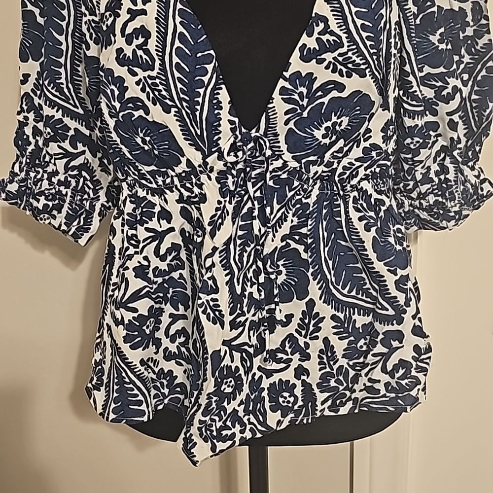 Francesca's Blue & White Top - Picture 3 of 5